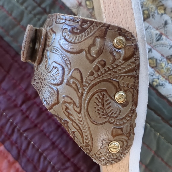 vintage DR SCHOLL'S* wooden/ embossed leather adj. strap exercise sandal sz 9 - Picture 14 of 16